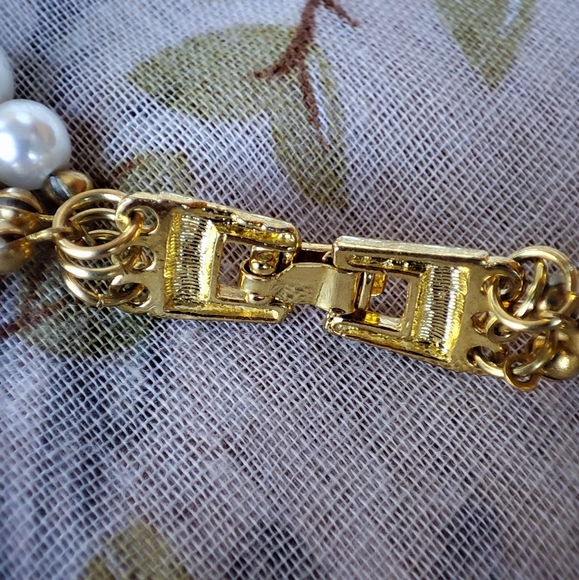 Three 3 Strand Faux Pearl Gold Tone Collar Bib Necklace Clear Rhinestones EUC - Picture 4 of 12